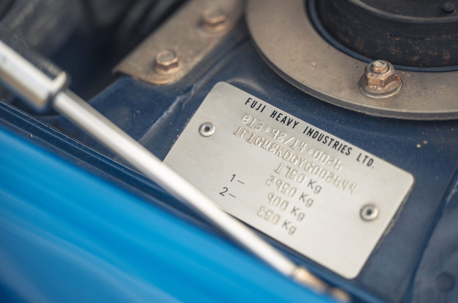 Classic & Sports Car - Black & Blue: Ford Escort RS Cosworth vs Subaru Impreza P1