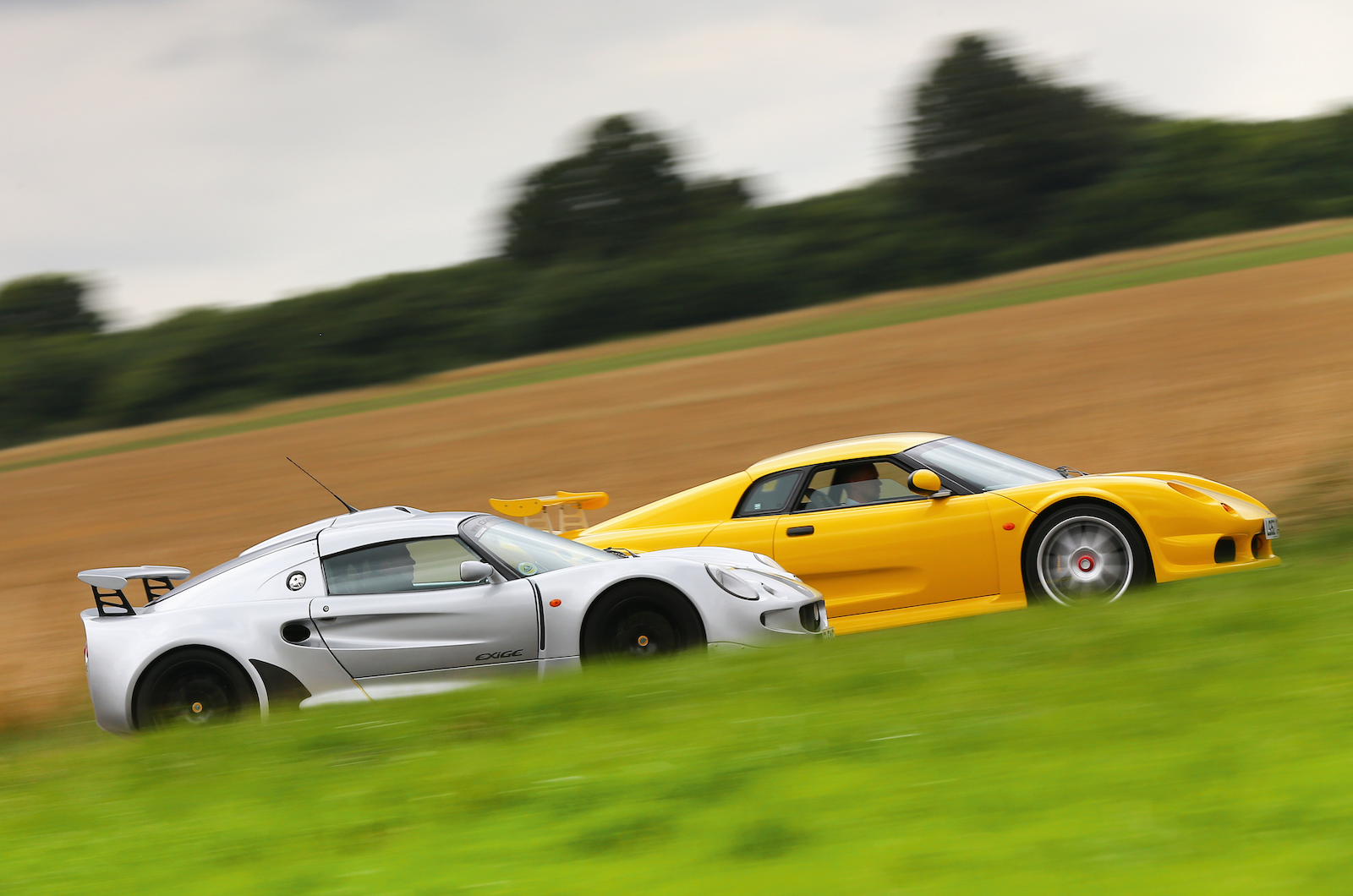 Classic & Sports Car - Flyweight driving icons - Lotus Exige vs Noble M12 