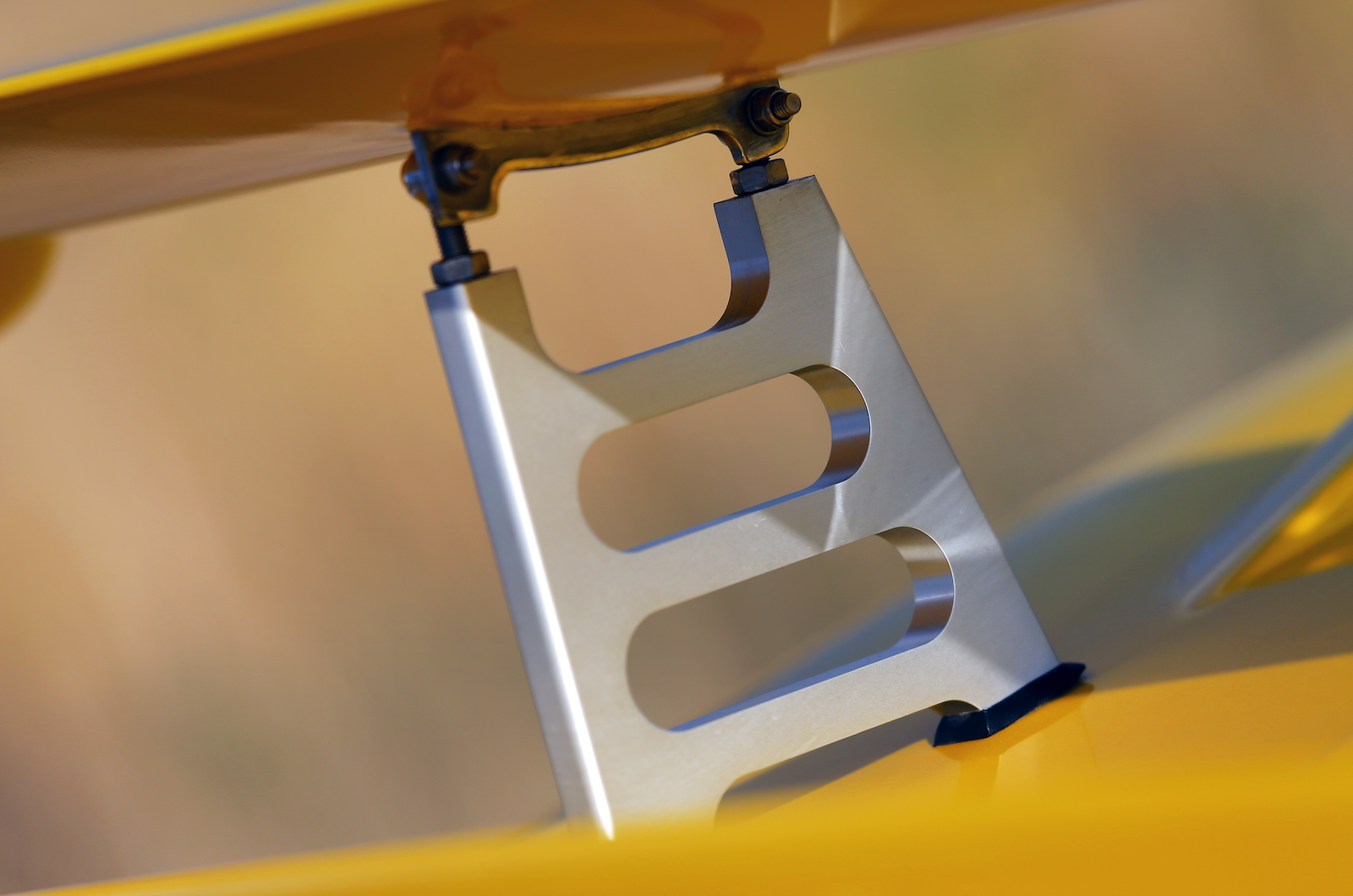 Classic & Sports Car - Flyweight driving icons - Lotus Exige vs Noble M12 