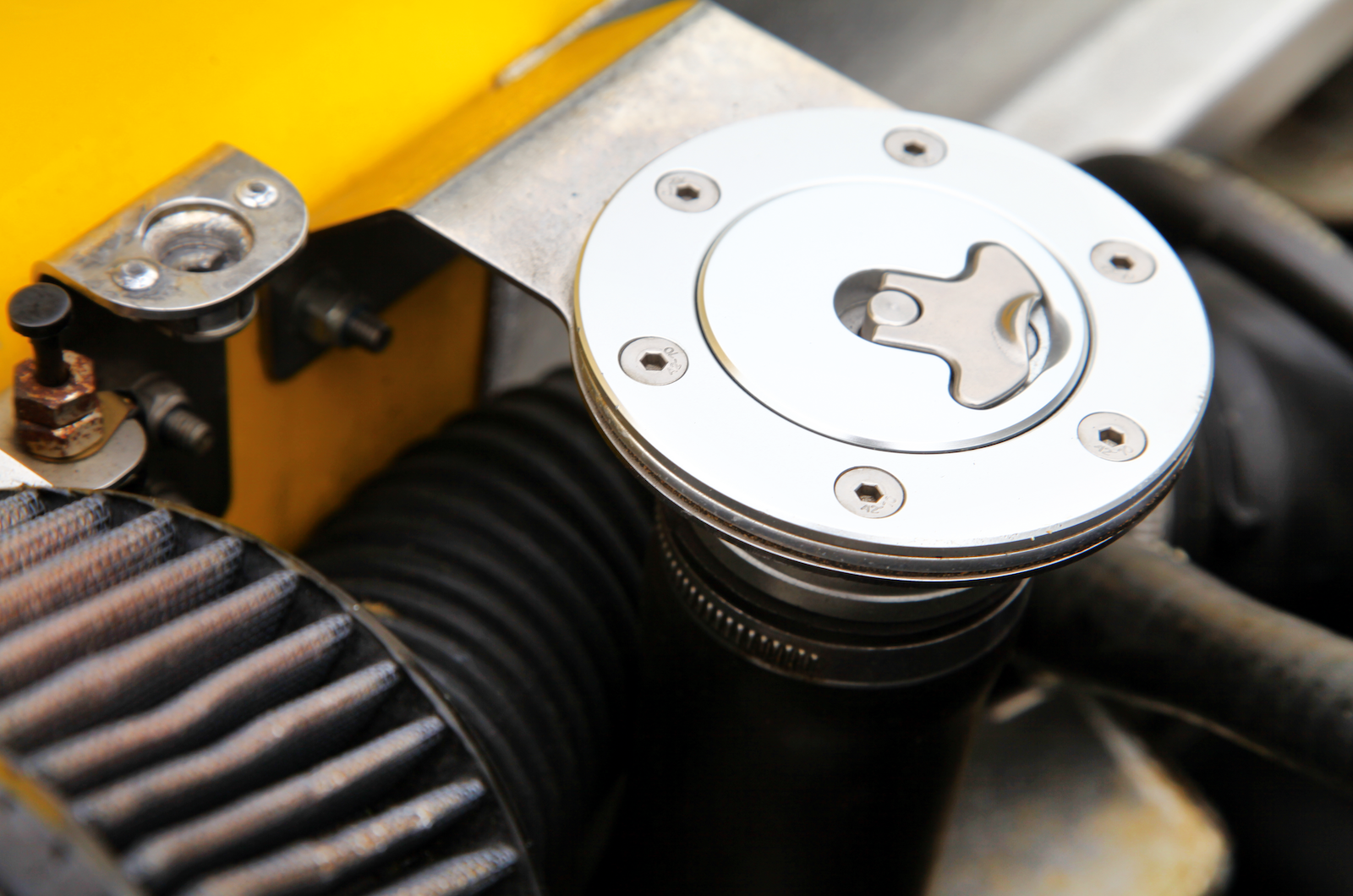 Classic & Sports Car - Flyweight driving icons - Lotus Exige vs Noble M12 