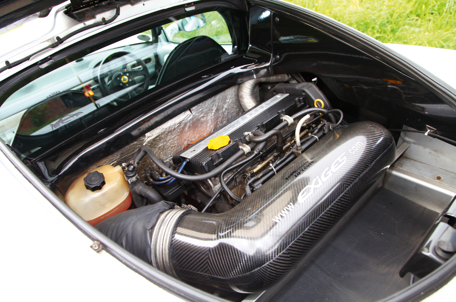 Classic & Sports Car - Flyweight driving icons - Lotus Exige vs Noble M12 