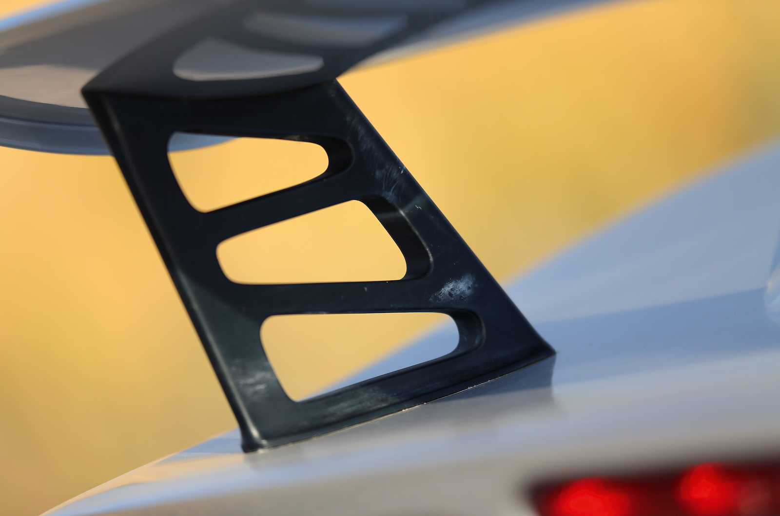 Classic & Sports Car - Flyweight driving icons - Lotus Exige vs Noble M12 