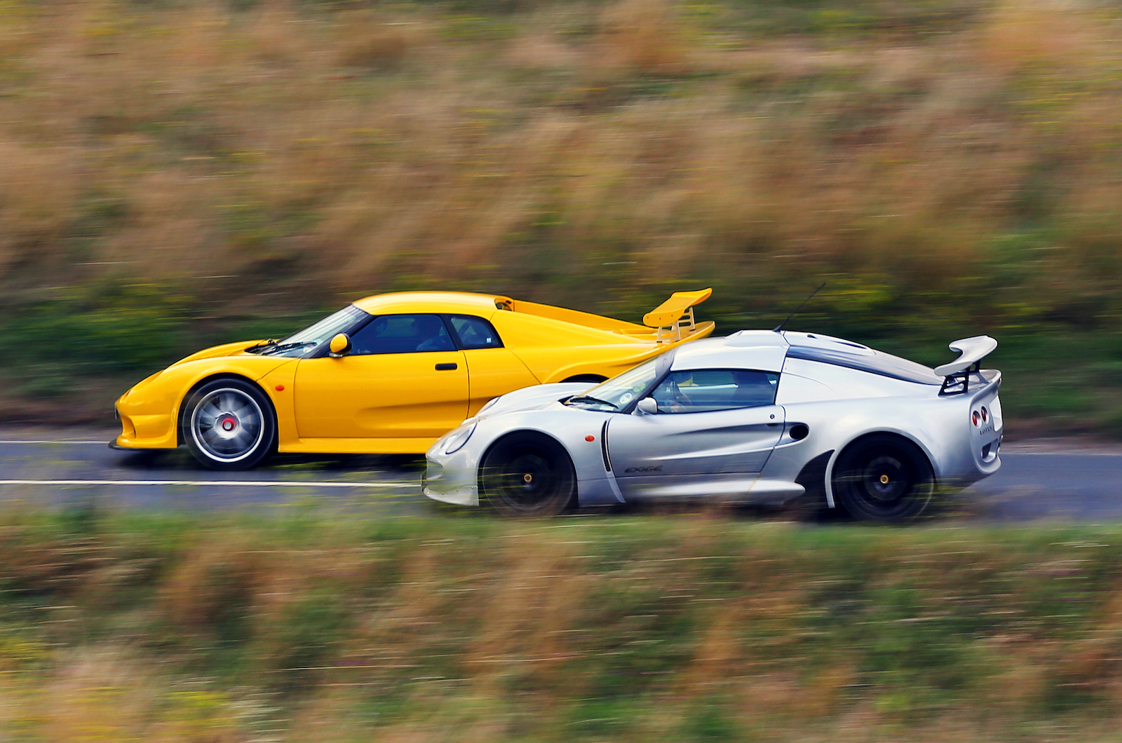 Classic & Sports Car - Flyweight driving icons - Lotus Exige vs Noble M12 