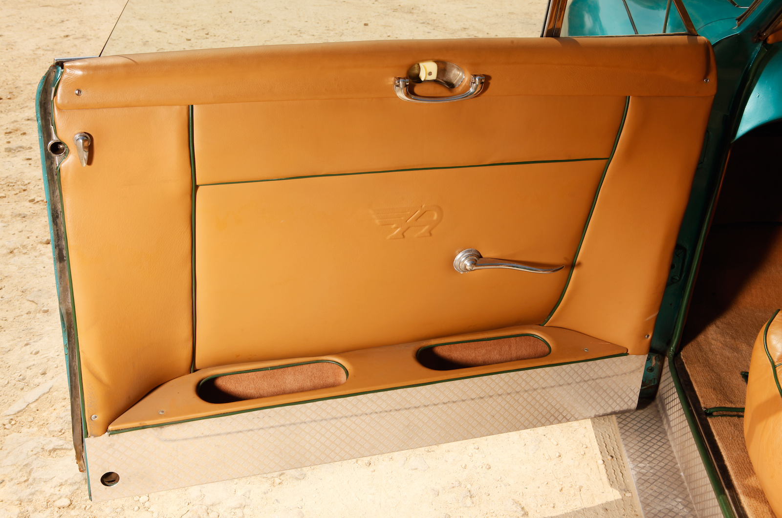 Classic & Sports Car - Missing the mark in style: Austin A90 Atlantic vs Riley RMC