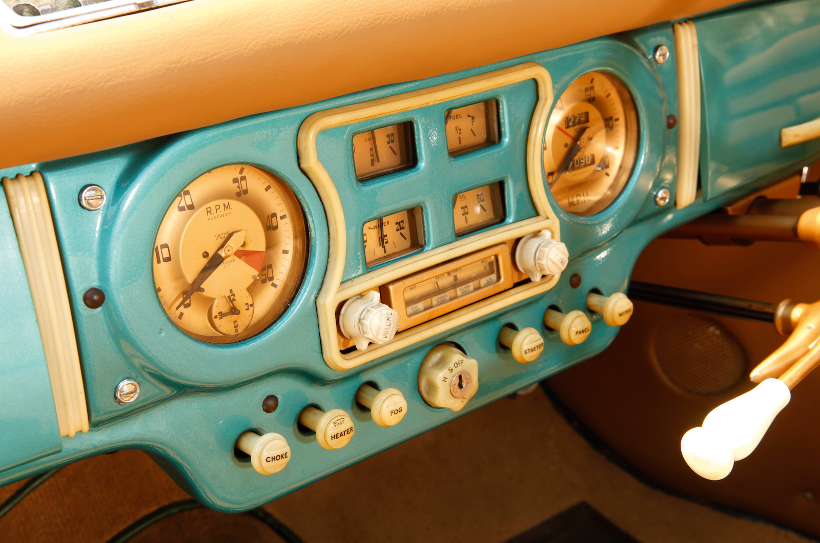 Classic & Sports Car - Missing the mark in style: Austin A90 Atlantic vs Riley RMC