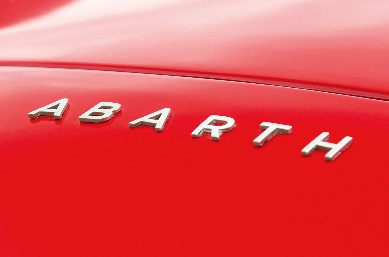 Classic & Sports Car – Abarth 2200 Spider: on a softer note