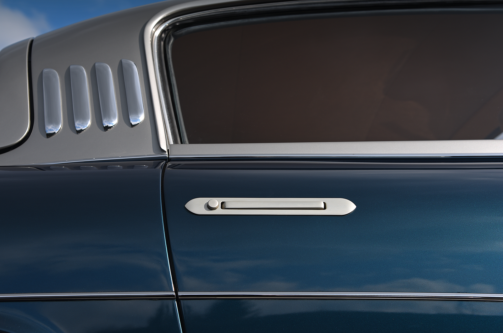 Classic & Sports Car – Aston Martin DB2/4 Vignale: fitted out for a king