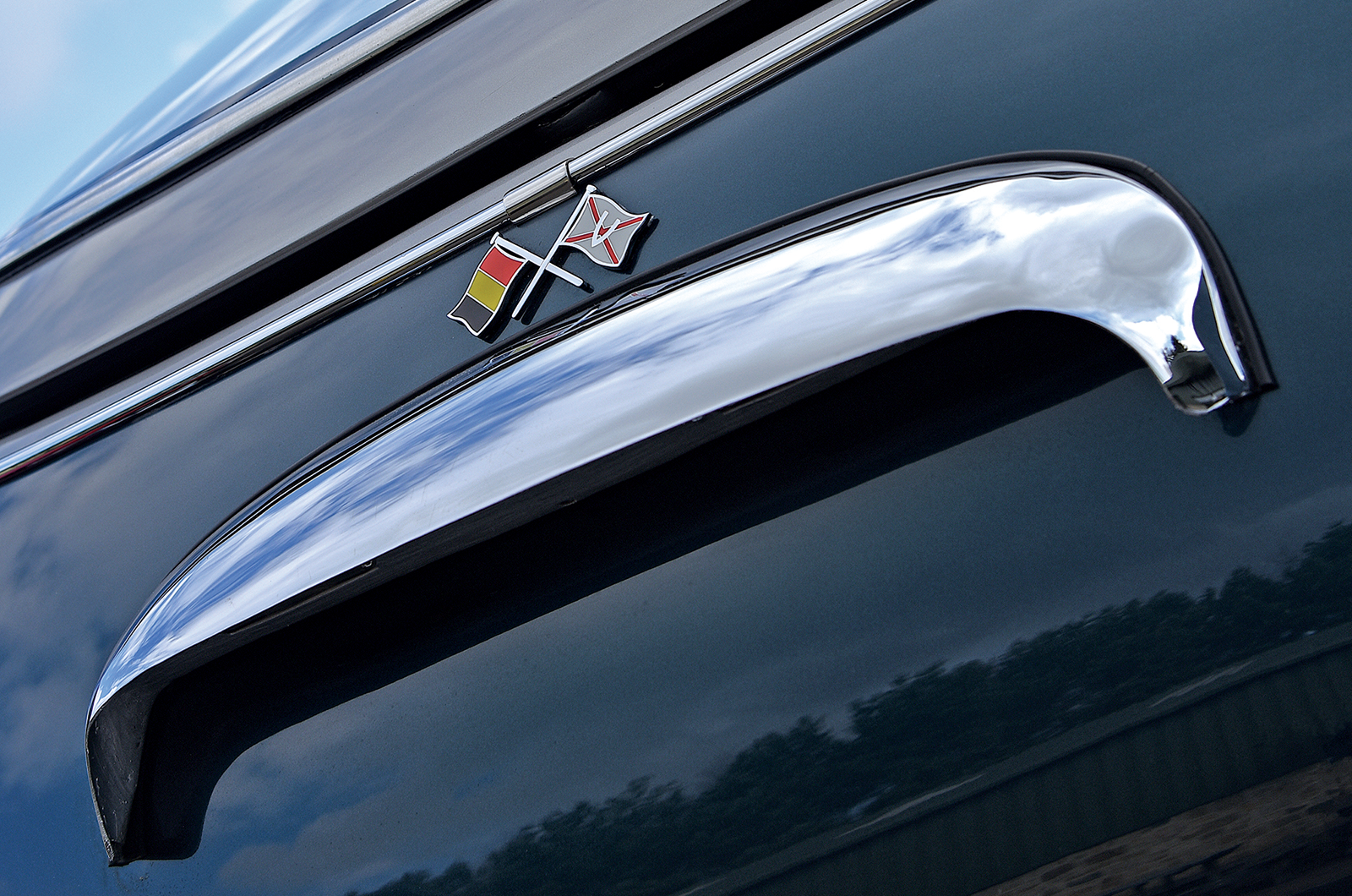 Classic & Sports Car – Aston Martin DB2/4 Vignale: fitted out for a king