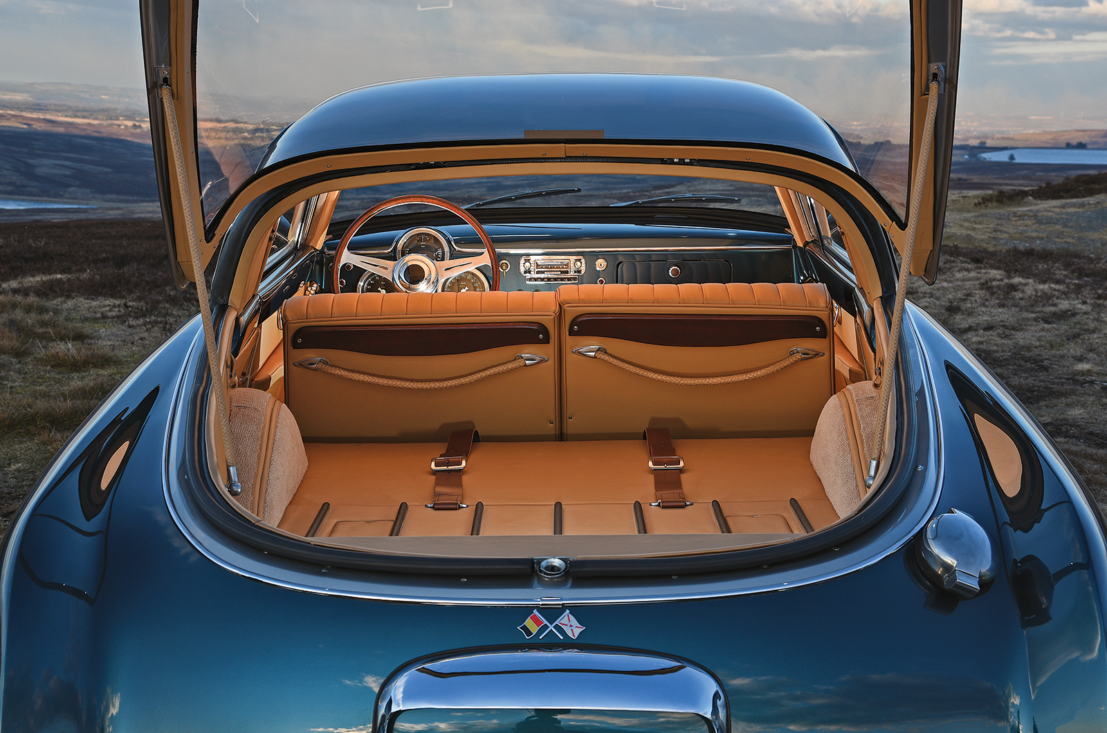 Classic & Sports Car – Aston Martin DB2/4 Vignale: fitted out for a king