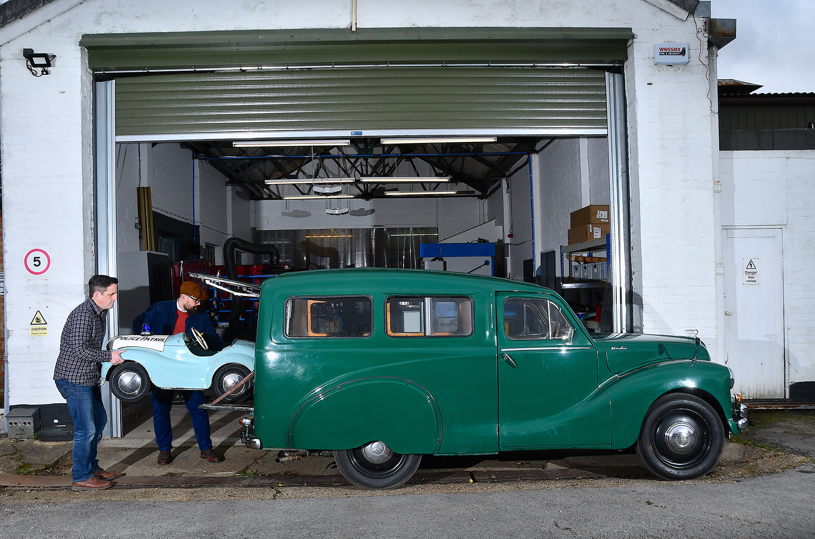 Classic & Sports Car – The specialist: J40 Motor Company