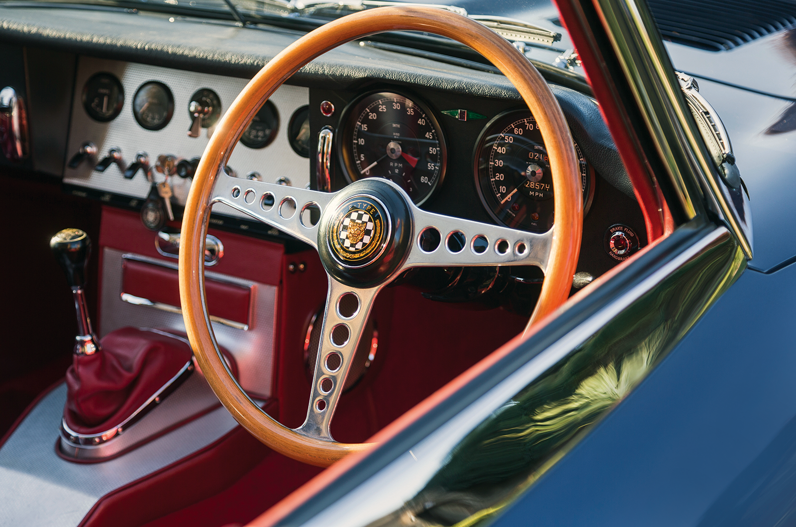Classic & Sports Car - Jaguar E-type: a quest for perfection