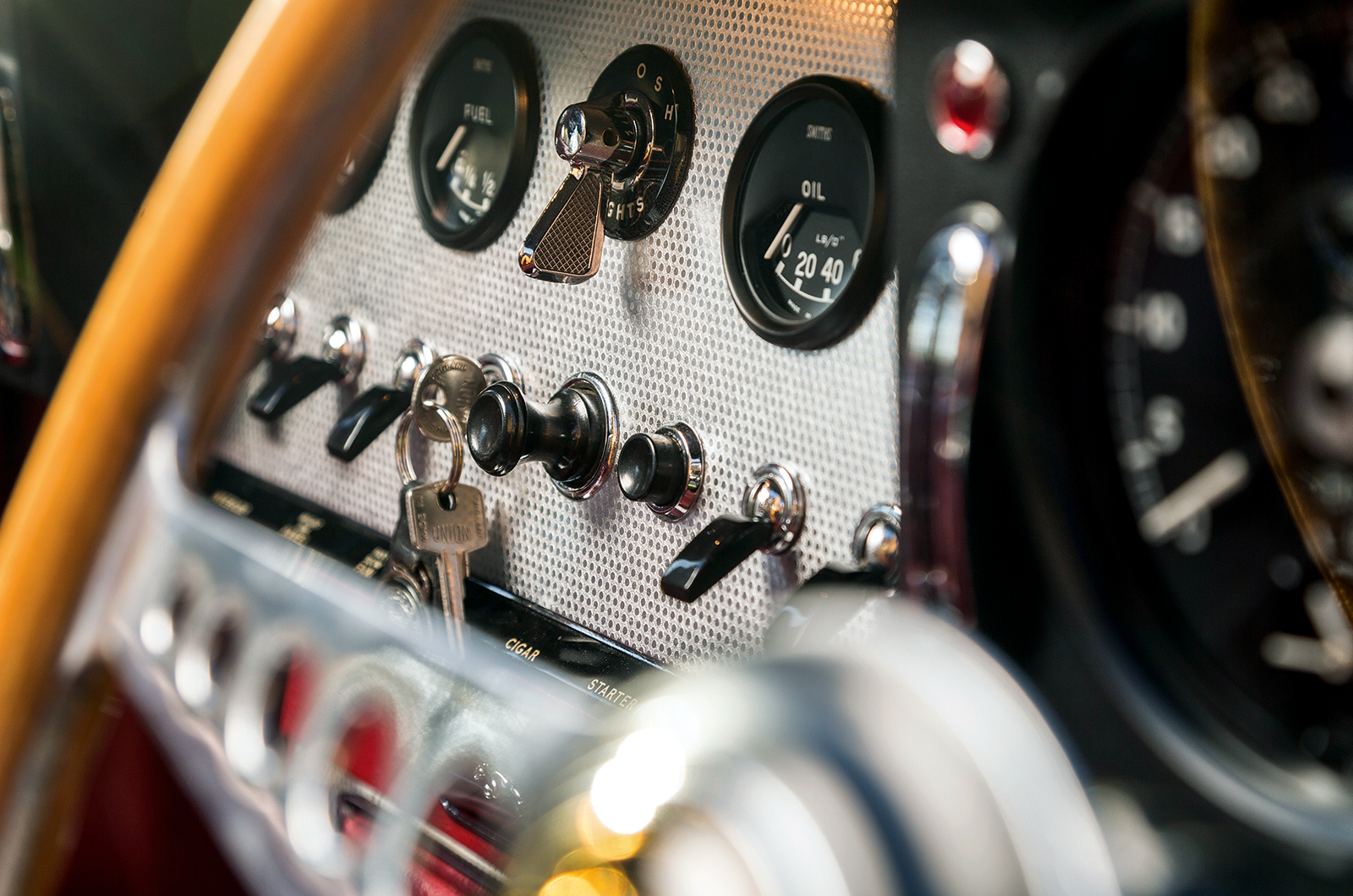 Classic & Sports Car - Jaguar E-type: a quest for perfection