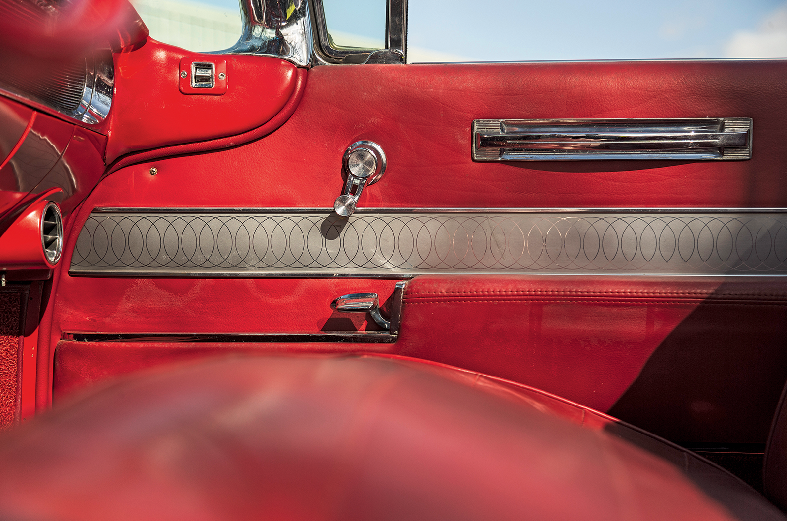 Classic & Sports Car - Rolls-Royce Silver Cloud III Adaptation Drophead Coupé vs Cadillac Series 62 Convertible Coupe: the sky is the limit