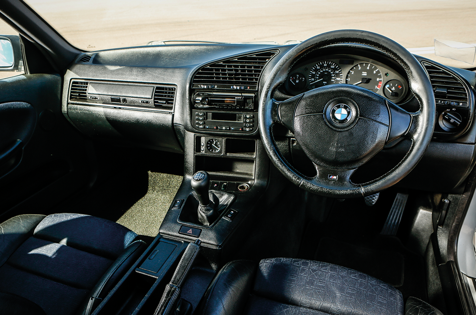 Classic & Sports Car - Race ready: Alfa Romeo 155 TS Silverstone vs Volvo 850 T-5R vs BMW 318iS