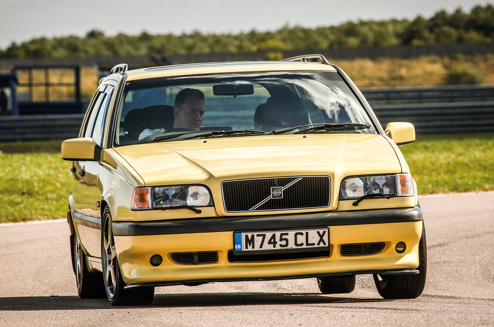 Classic & Sports Car - Race ready: Alfa Romeo 155 TS Silverstone vs Volvo 850 T-5R vs BMW 318iS