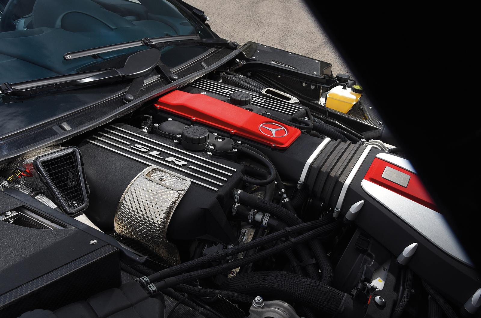 Classic & Sports Car - Mercedes-Benz SLR McLaren: identity crisis