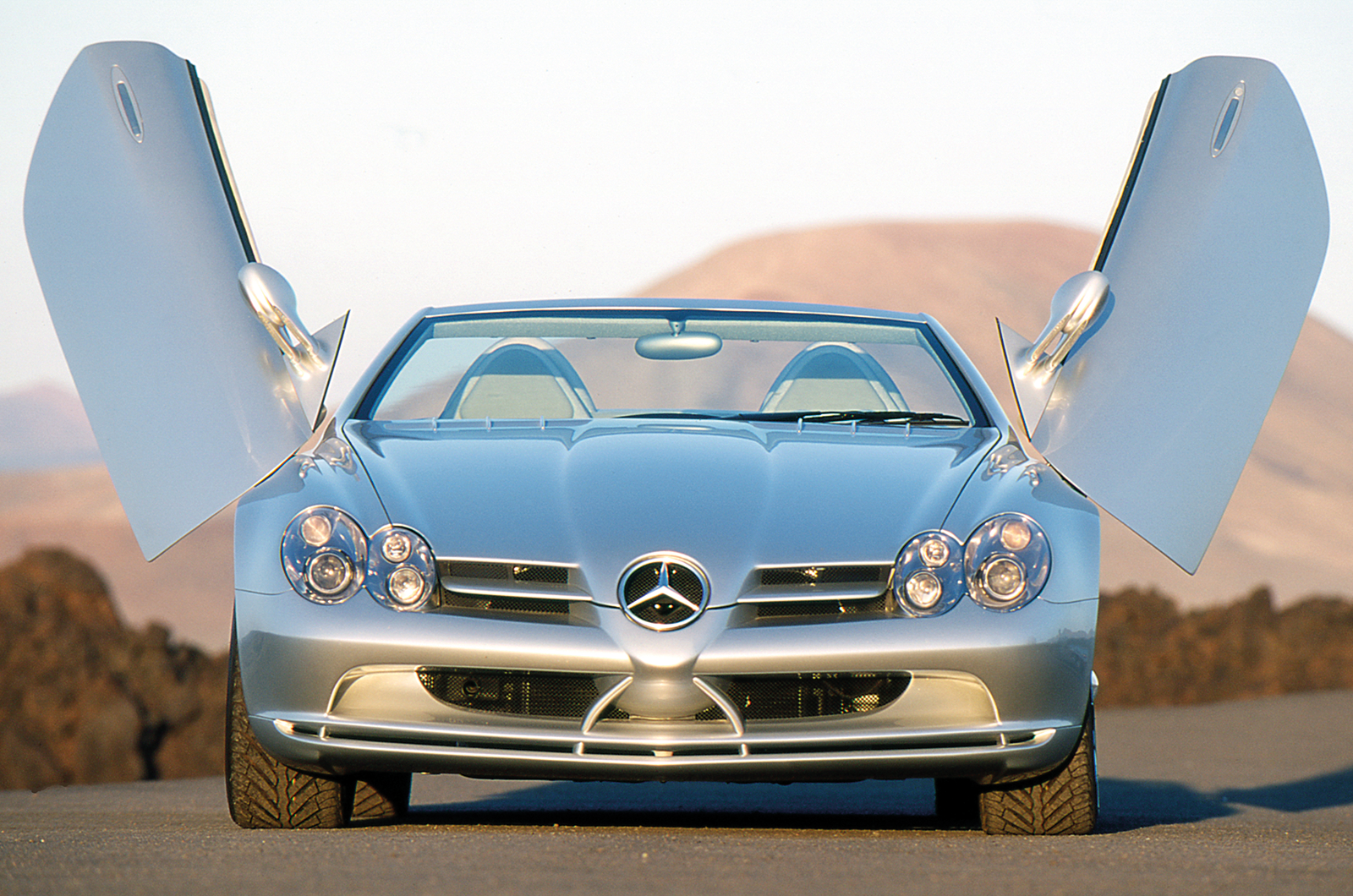 Classic & Sports Car - Mercedes-Benz SLR McLaren: identity crisis