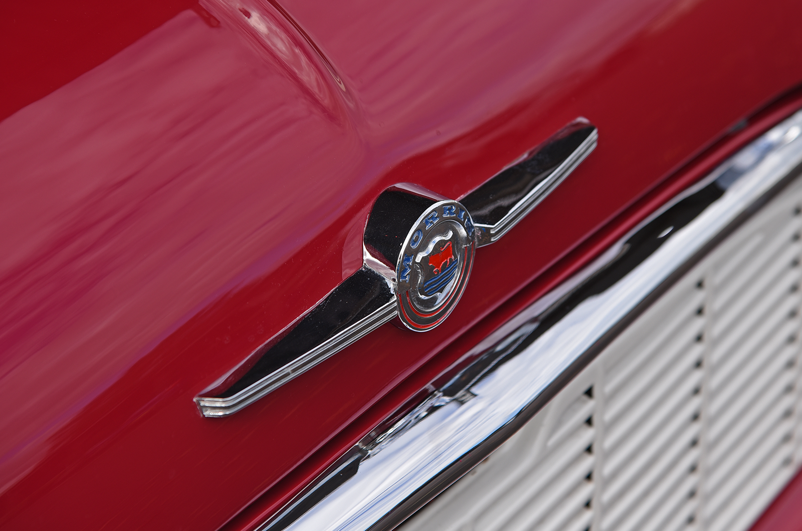 Classic & Sports Car - Morris Mini-Minor: going round again