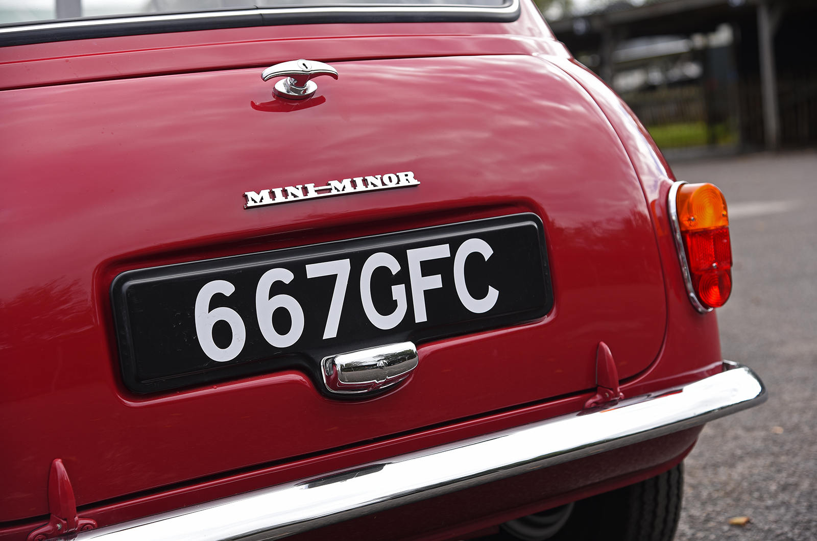 Classic & Sports Car - Morris Mini-Minor: going round again