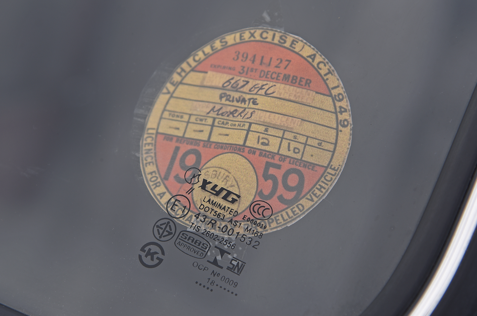 Classic & Sports Car - Morris Mini-Minor: going round again