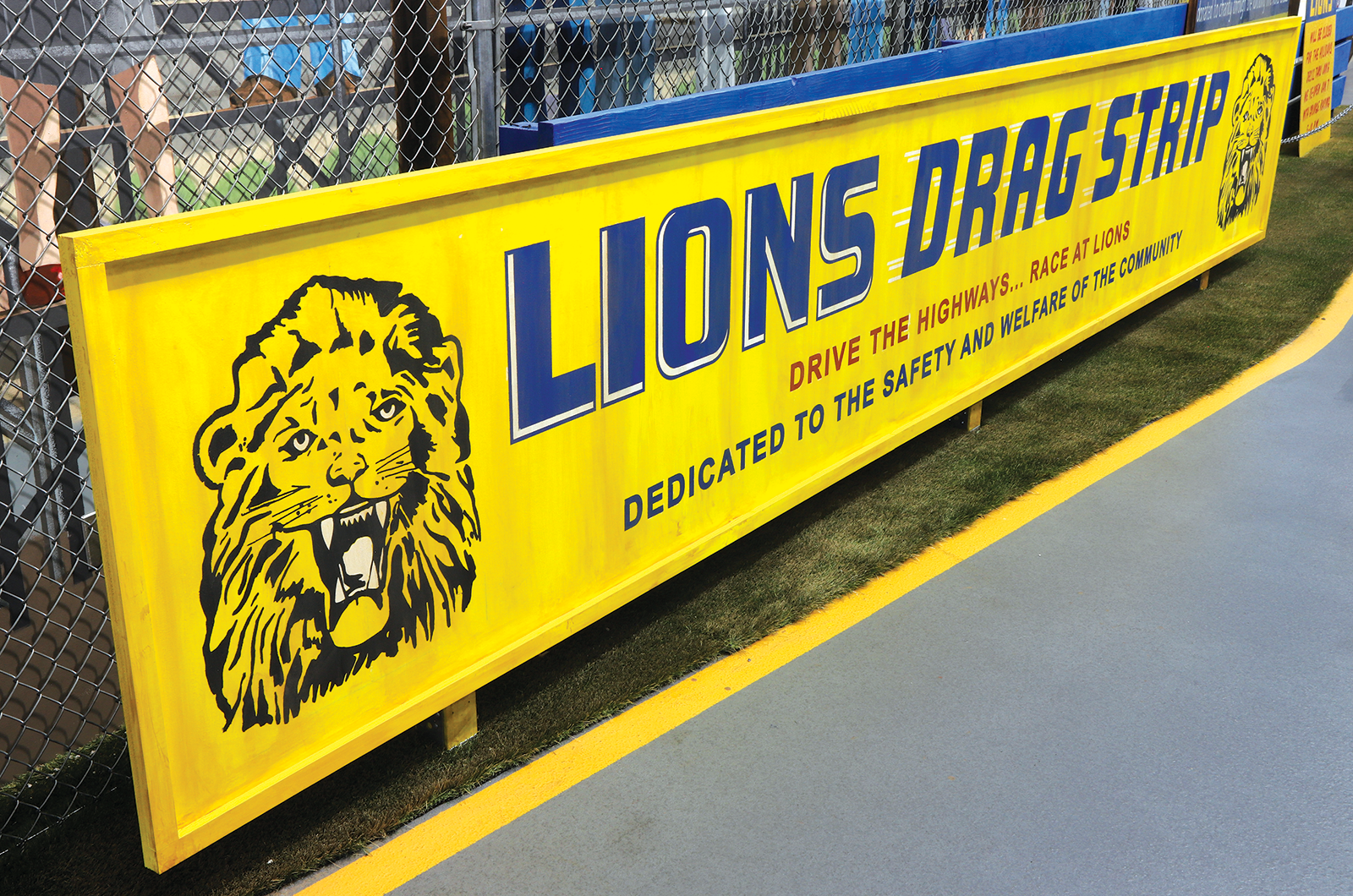 Classic & Sports Car - Classic shrine: Lions Drag Strip Museum