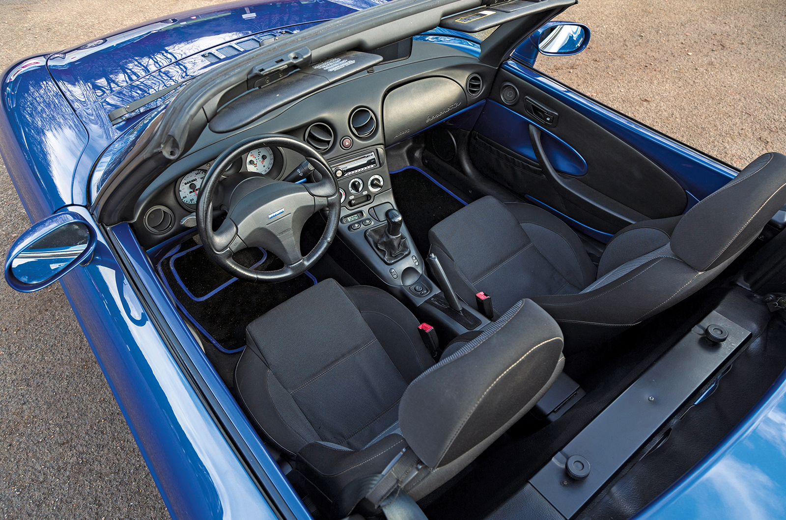 Classic & Sports Car - Alfa Romeo Spider vs Fiat Barchetta: in-house competition