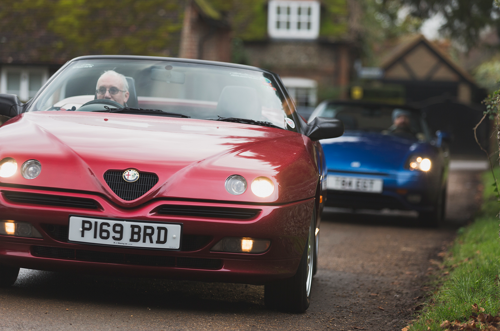 Classic & Sports Car - Alfa Romeo Spider vs Fiat Barchetta: in-house competition