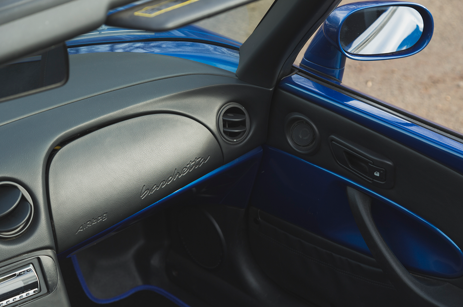 Classic & Sports Car - Alfa Romeo Spider vs Fiat Barchetta: in-house competition