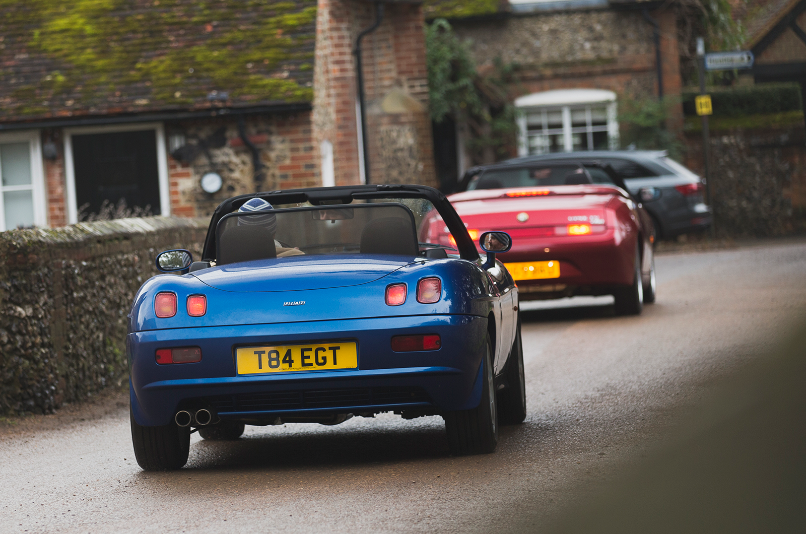 Classic & Sports Car - Alfa Romeo Spider vs Fiat Barchetta: in-house competition