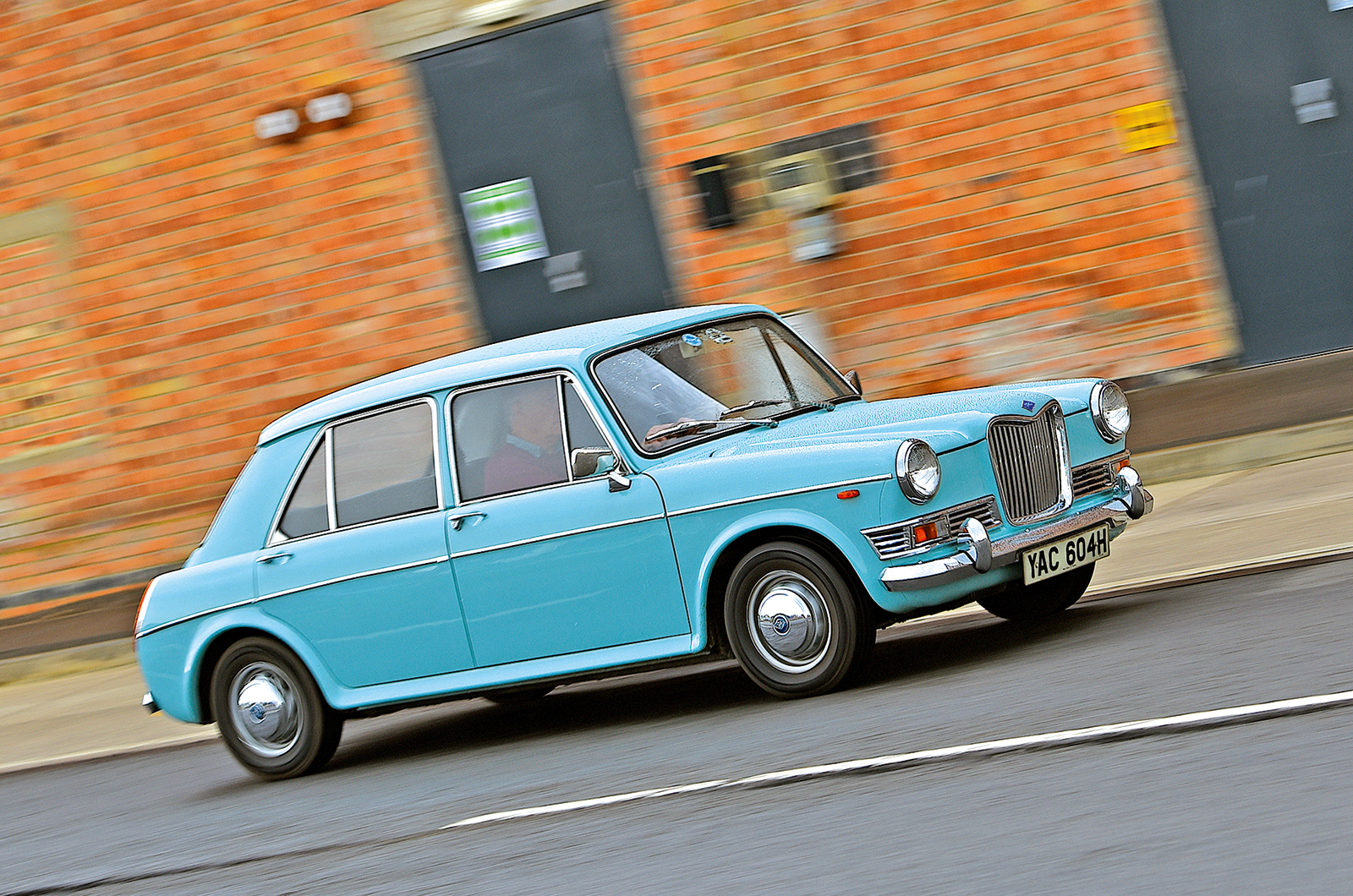 Classic & Sports Car - BMC ADO16: lateral thinking