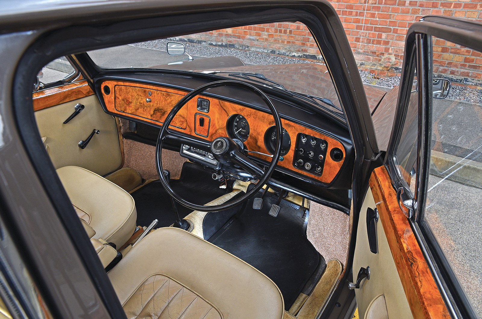 Classic & Sports Car - BMC ADO16: lateral thinking