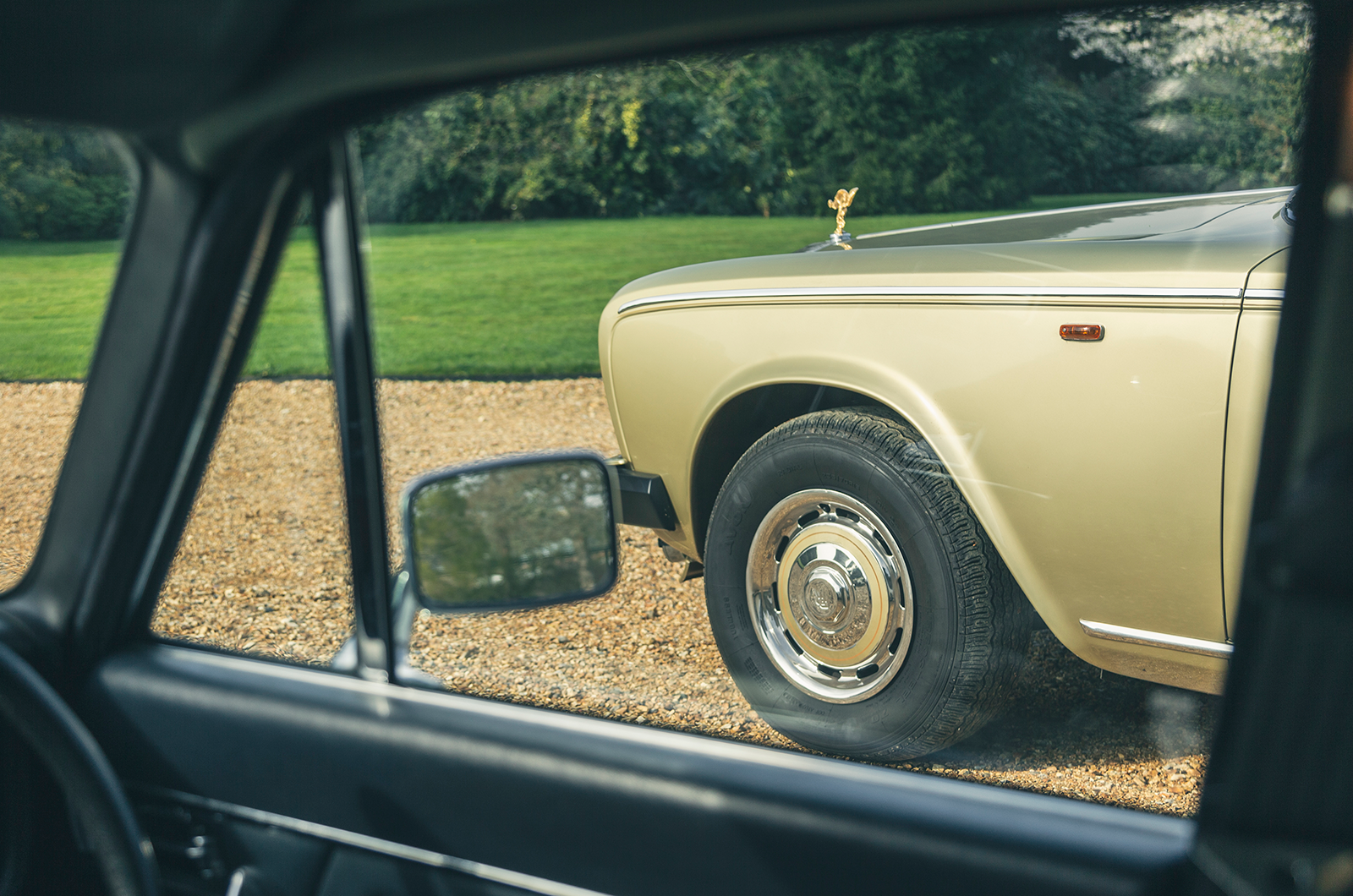 Classic & Sports Car – Rolls-Royce Silver Shadow II vs Cadillac Seville vs Jaguar XJ12 LWB: game of thrones