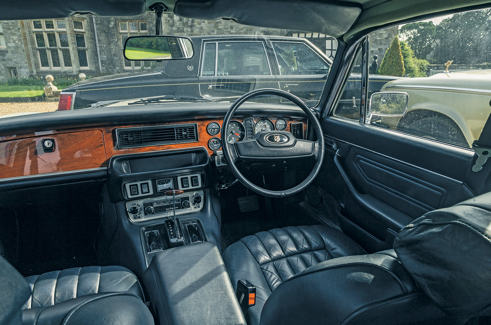 Classic & Sports Car – Rolls-Royce Silver Shadow II vs Cadillac Seville vs Jaguar XJ12 LWB: game of thrones