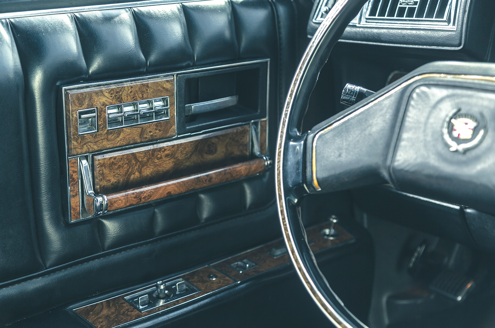 Classic & Sports Car – Rolls-Royce Silver Shadow II vs Cadillac Seville vs Jaguar XJ12 LWB: game of thrones