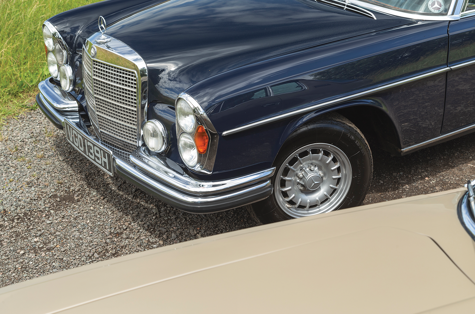 Classic & Sports Car - Mercedes-Benz 300SEL 6.3 vs Jensen FF: inconspicuous consumption