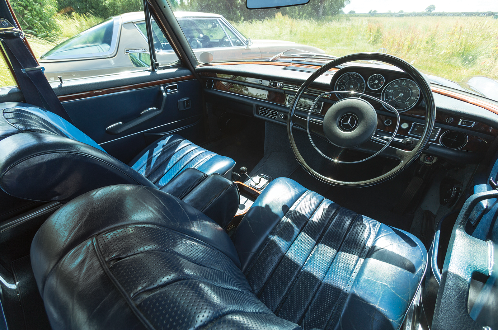 Classic & Sports Car - Mercedes-Benz 300SEL 6.3 vs Jensen FF: inconspicuous consumption