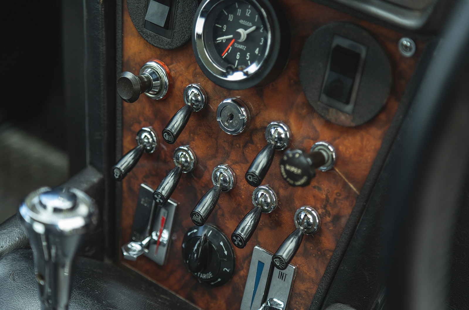 Classic & Sports Car - Mercedes-Benz 300SEL 6.3 vs Jensen FF: inconspicuous consumption