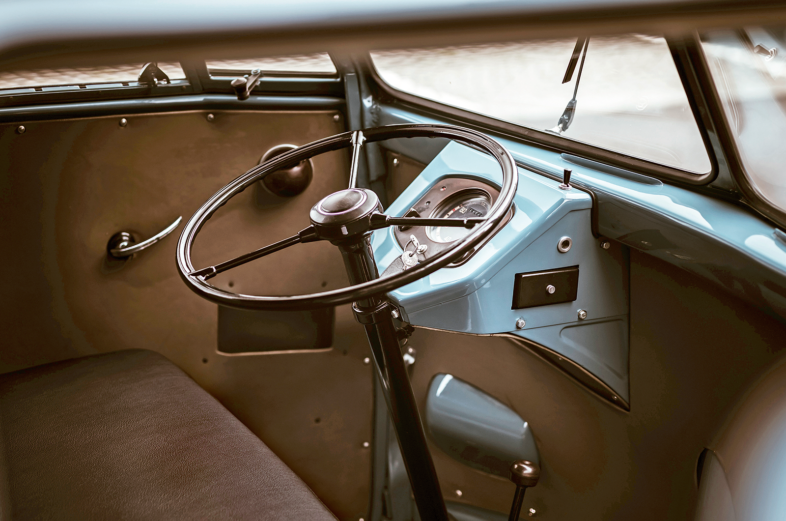 Classic & Sports Car – Volkswagen Beetle: Wolfsburg’s miracle car