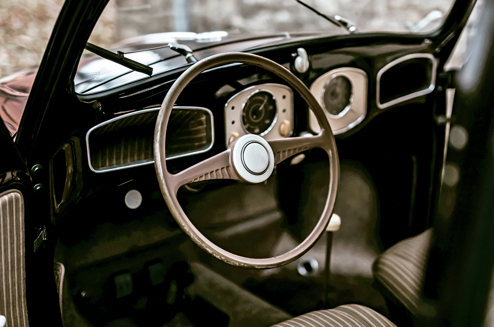 Classic & Sports Car – Volkswagen Beetle: Wolfsburg’s miracle car