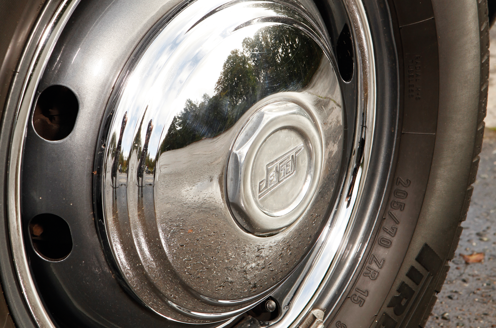 Classic & Sports Car – Bristol 410 vs Jensen C-V8: revolutionary rebels