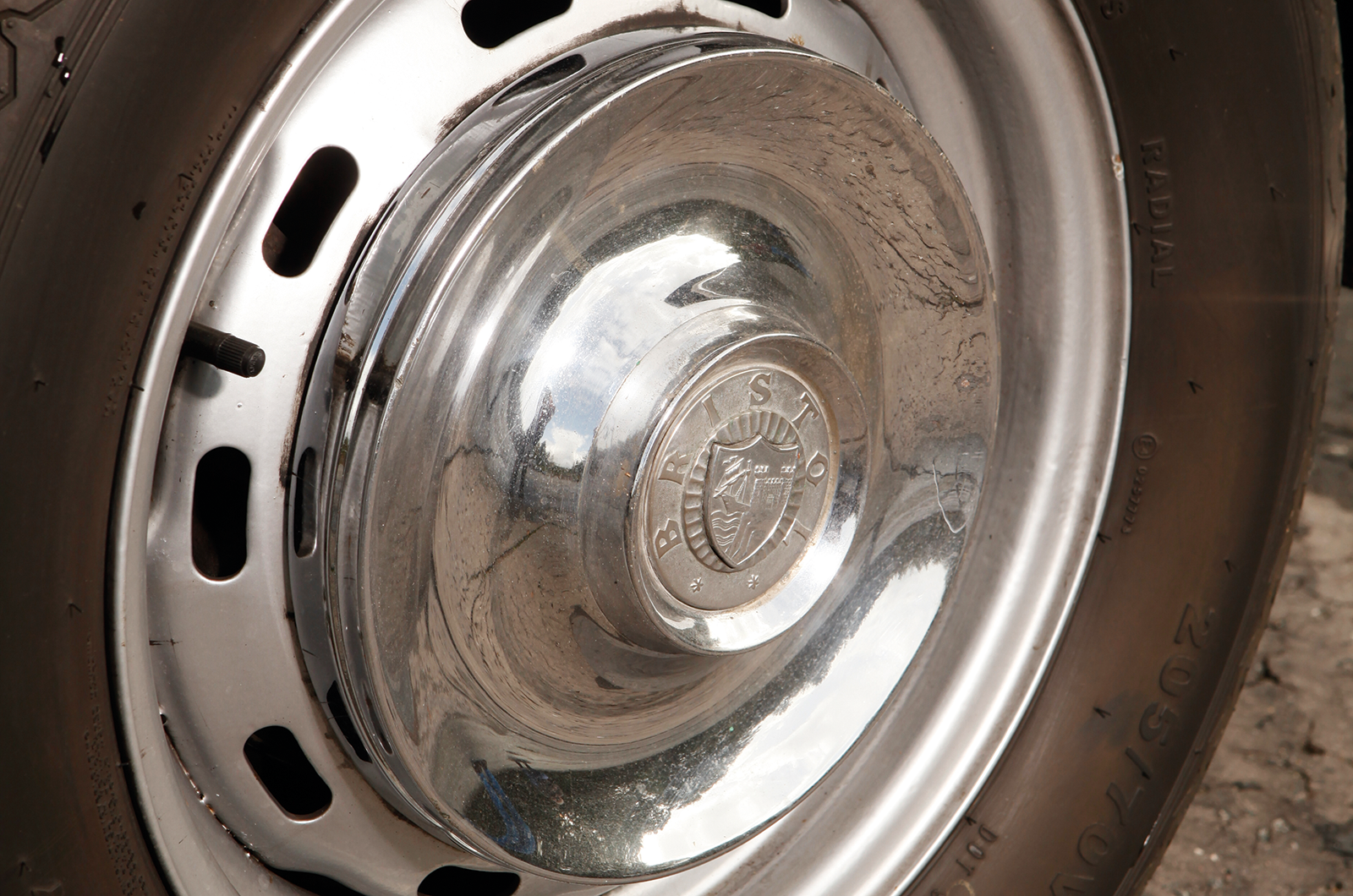 Classic & Sports Car – Bristol 410 vs Jensen C-V8: revolutionary rebels