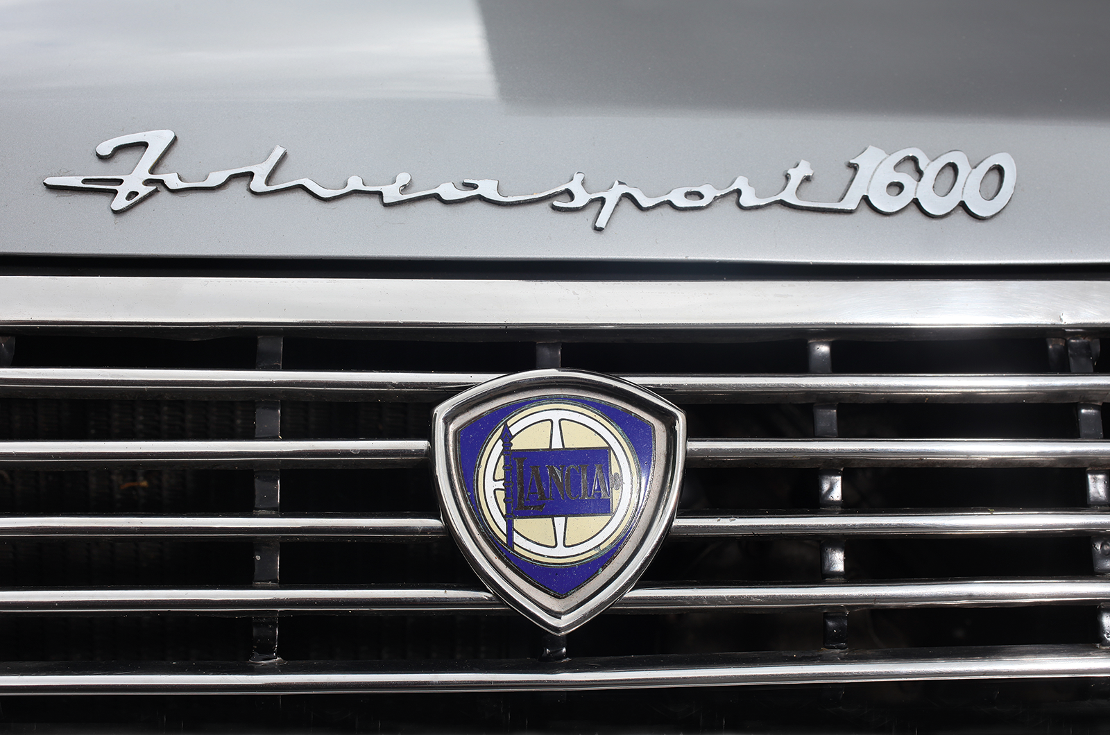 Classic & Sports Car – Lancia Fulvia Sport vs Alfa Romeo Junior Zagato: premium blend