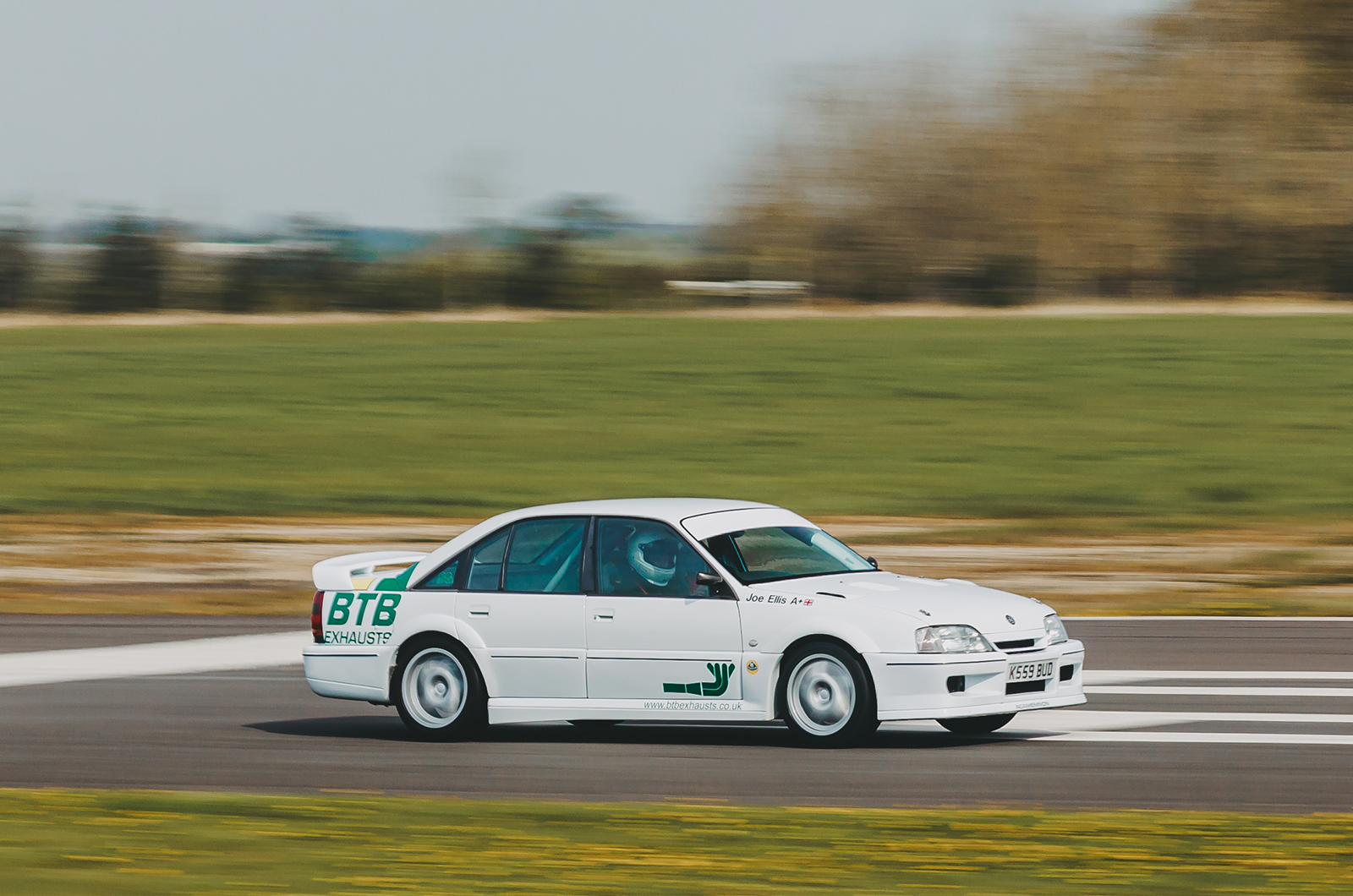 Classic & Sports Car – Reliving a wild road race in a classic Lotus Carlton