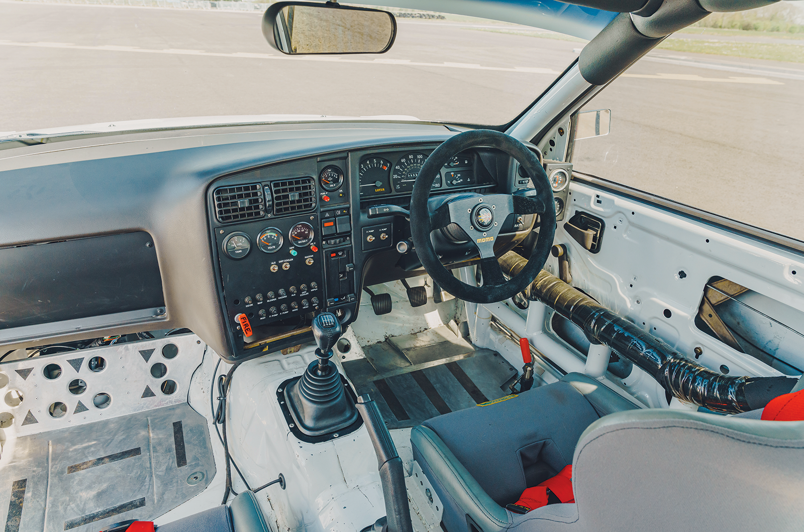 Classic & Sports Car – Reliving a wild road race in a classic Lotus Carlton