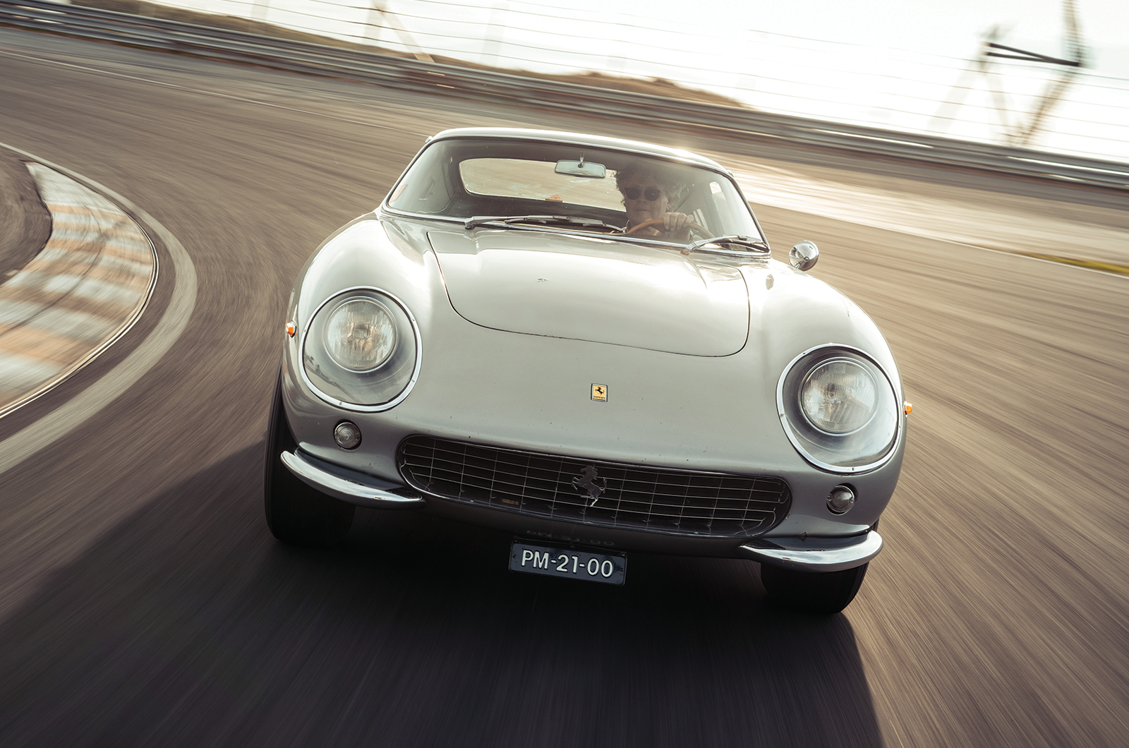 Classic & Sports Car – Aston Martin DB5 vs Mercedes-Benz 300SL vs Ferrari 275GTB: million dollar babies