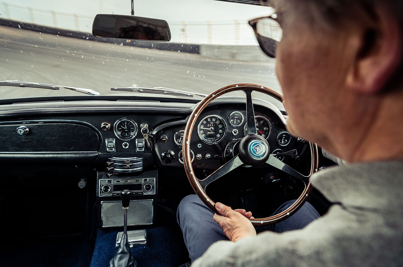 Classic & Sports Car – Aston Martin DB5 vs Mercedes-Benz 300SL vs Ferrari 275GTB: million dollar babies