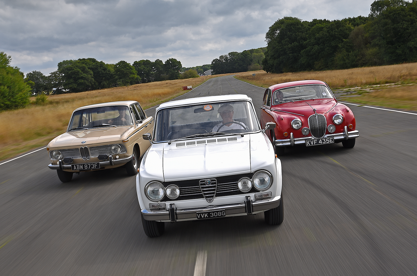 Classic & Sports Car – Jaguar Mk2 2.4 vs BMW 1800 vs Alfa Romeo 1300 TI: continental challenge