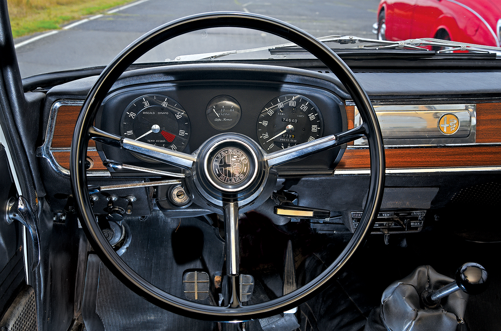 Classic & Sports Car – Jaguar Mk2 2.4 vs BMW 1800 vs Alfa Romeo 1300 TI: continental challenge