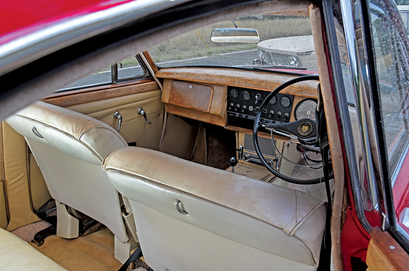 Classic & Sports Car – Jaguar Mk2 2.4 vs BMW 1800 vs Alfa Romeo 1300 TI: continental challenge