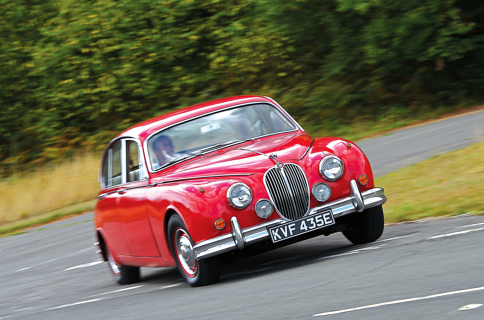 Classic & Sports Car – Jaguar Mk2 2.4 vs BMW 1800 vs Alfa Romeo 1300 TI: continental challenge